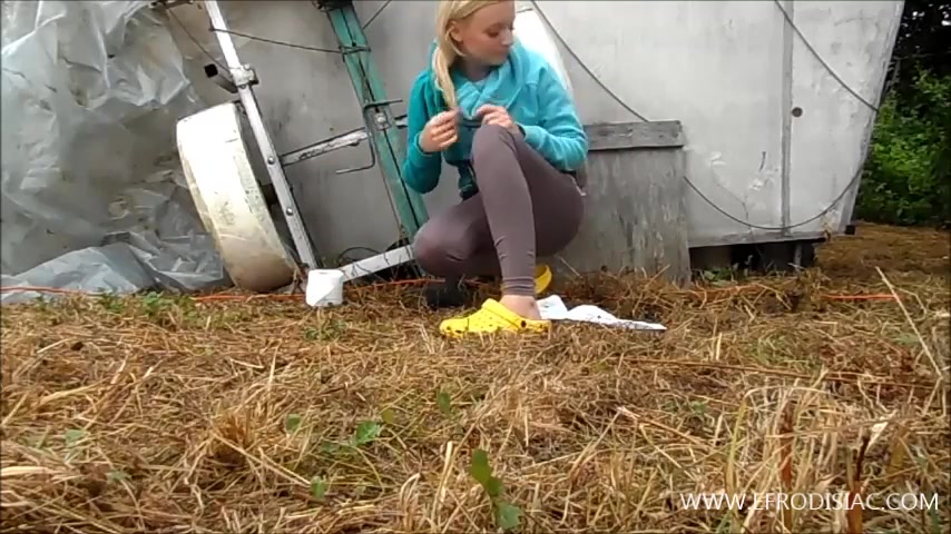 Click to play video Sophie outdoor poop