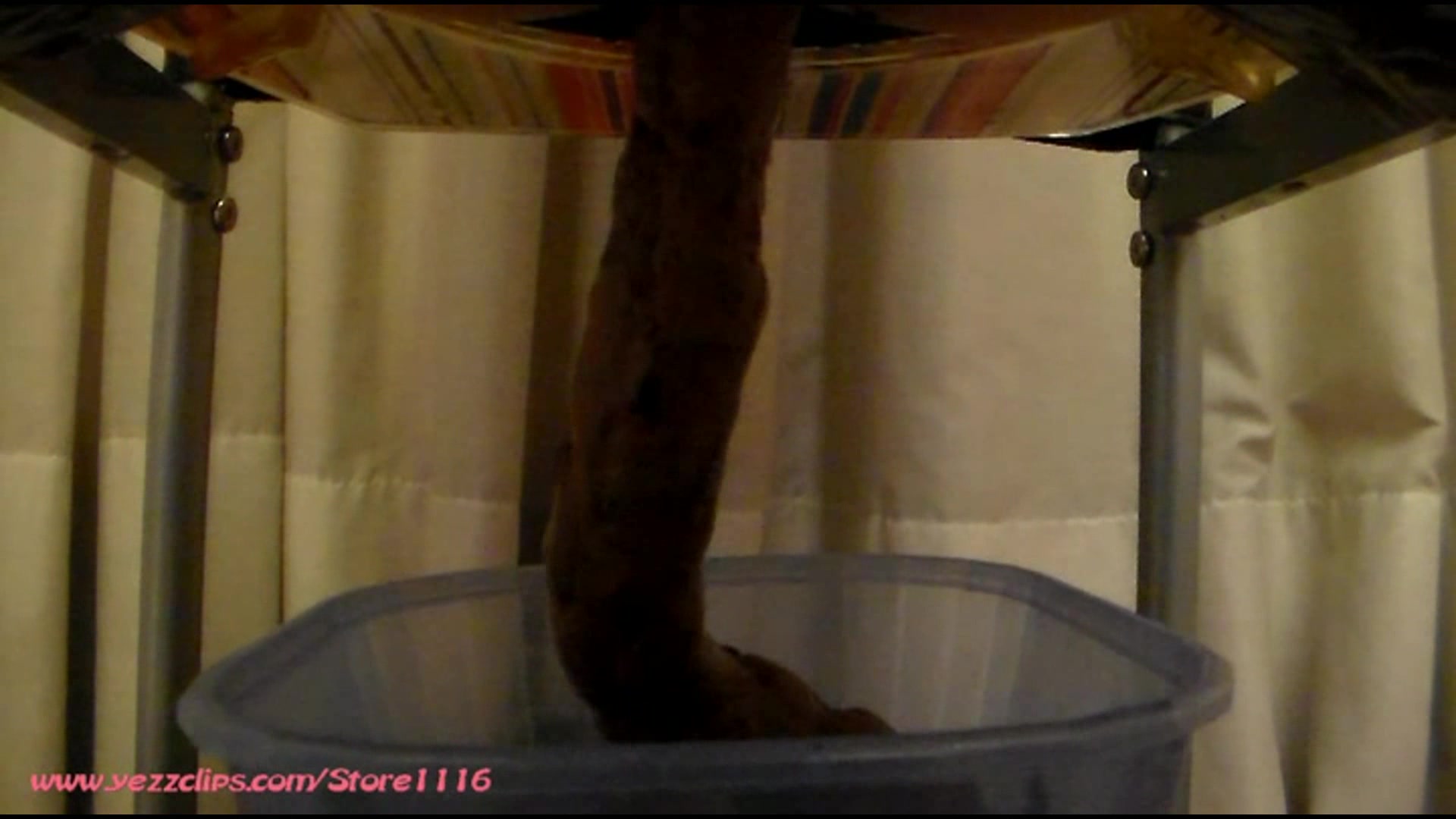 Click to play video Spanish girls pooping